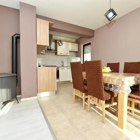 Apartman Lana Maslenica דירה *