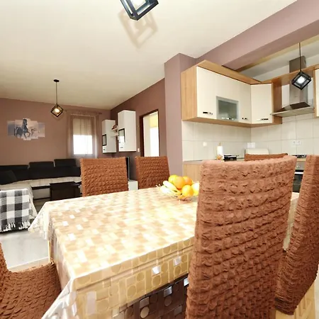Apartman Lana Maslenica דירה יסניצה