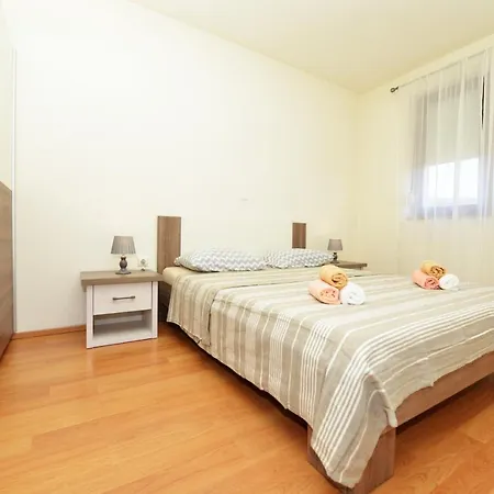 Apartman Lana Maslenica דירה *